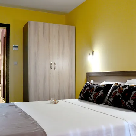 Visito Aparthouse 3*