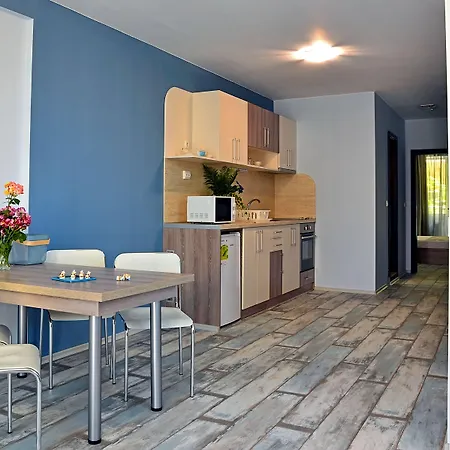 Visito Aparthouse 3*