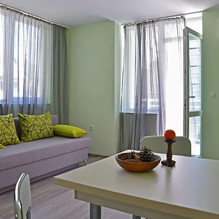 Visito Aparthouse 3*