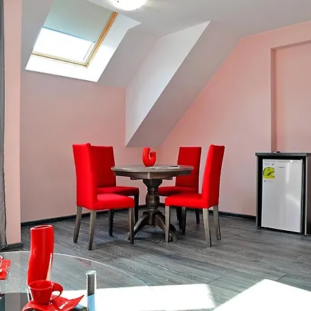 Visito Aparthouse 3*