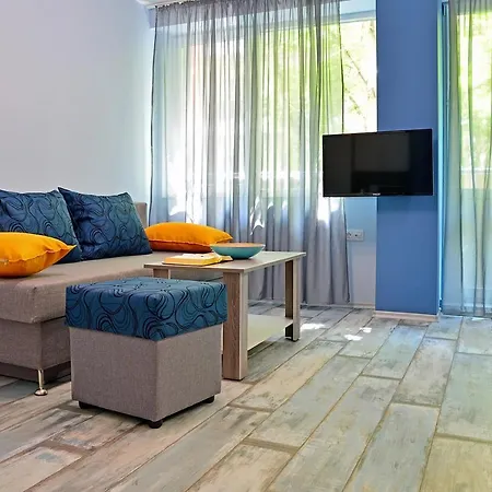 Visito Aparthouse 3*