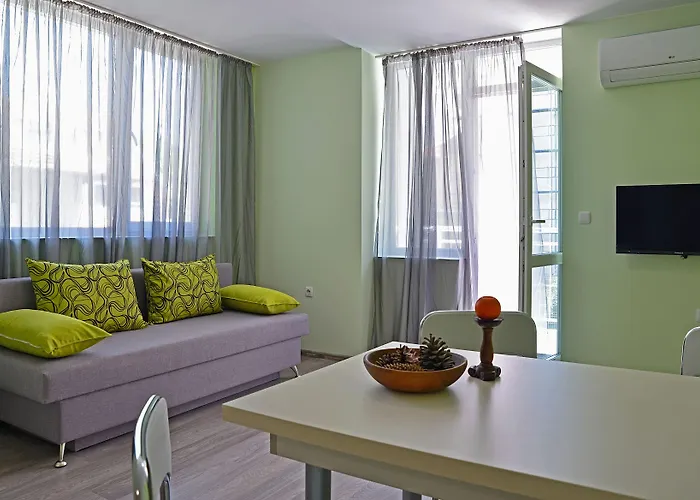 Visito Aparthouse 3*