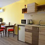Visito Aparthouse מלון דירות