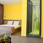 Visito Aparthouse מלון דירות