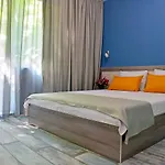 Visito Aparthouse מלון דירות