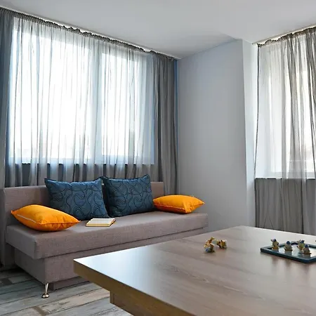 Visito Aparthouse 2*