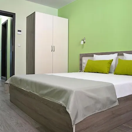 Visito Aparthouse 2*