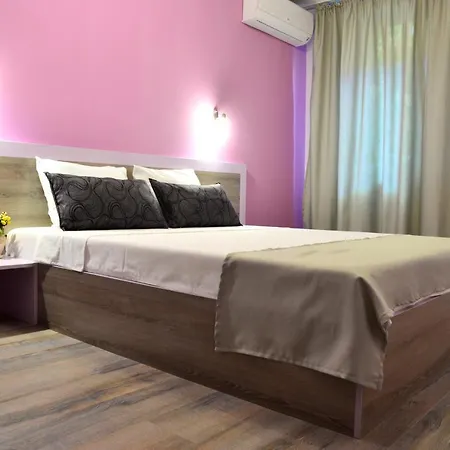 Visito Aparthouse 3*