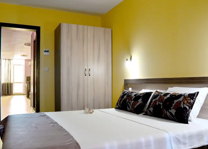 Visito Aparthouse 3*