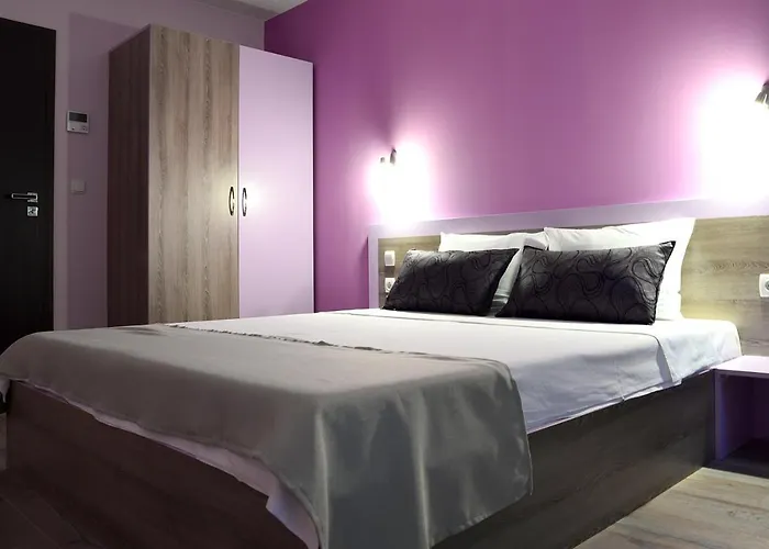 Visito Aparthouse מלון דירות