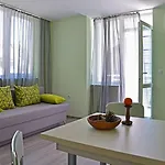 Visito Aparthouse 3*