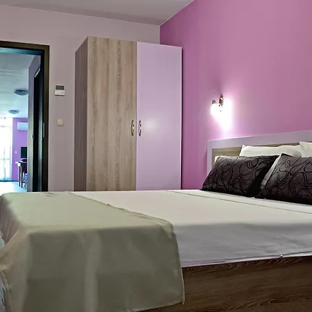 Visito Aparthouse