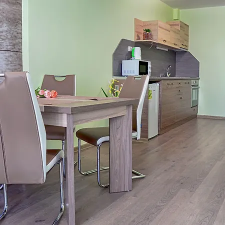 Visito Aparthouse 3*